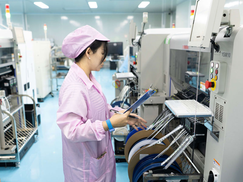 SMT-монтаж в работе